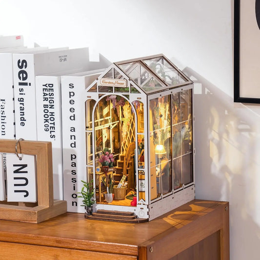 Robotime Rolife Gardenhouse DIY Book Nook Kit - Book Nook Kit