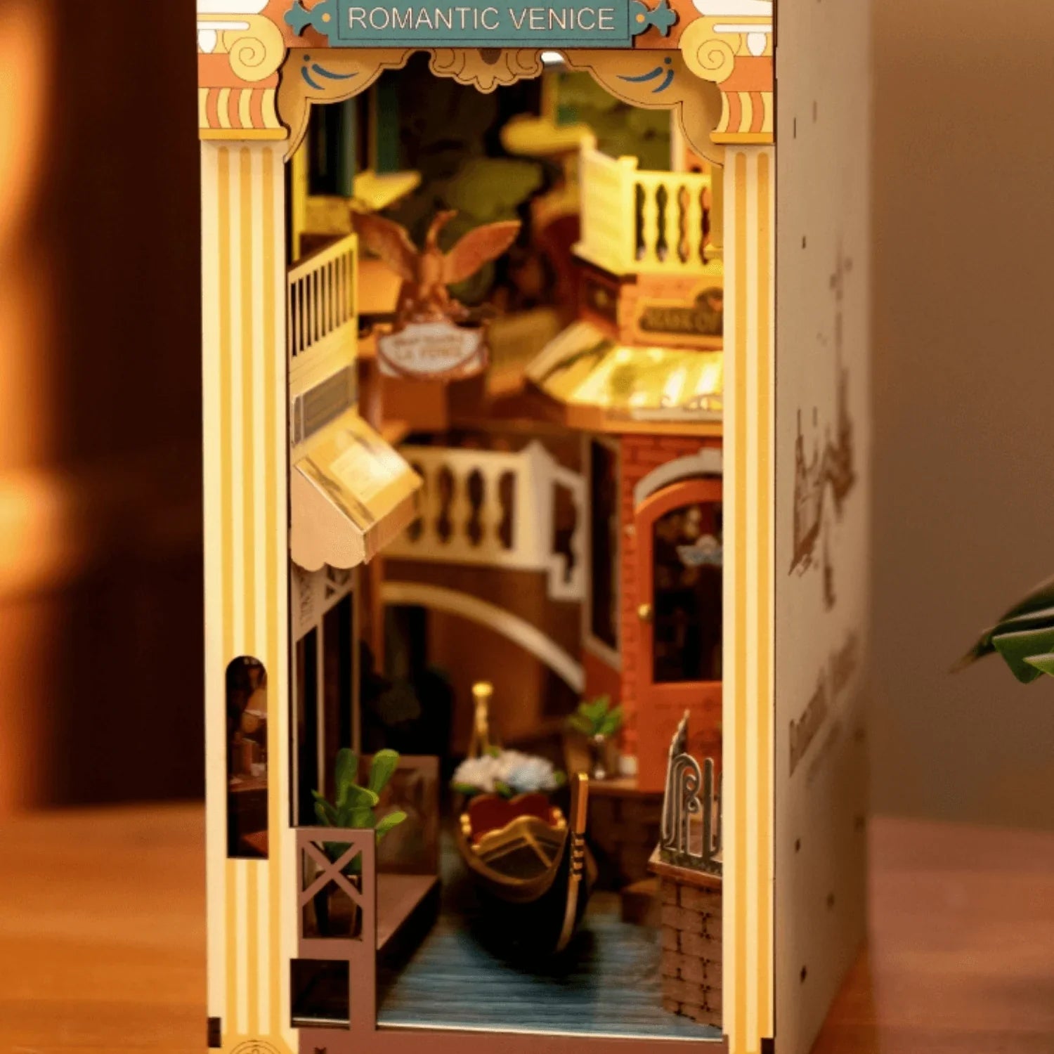 Robotime Romantic Venice Book Nook Kit - Book Nook Kit