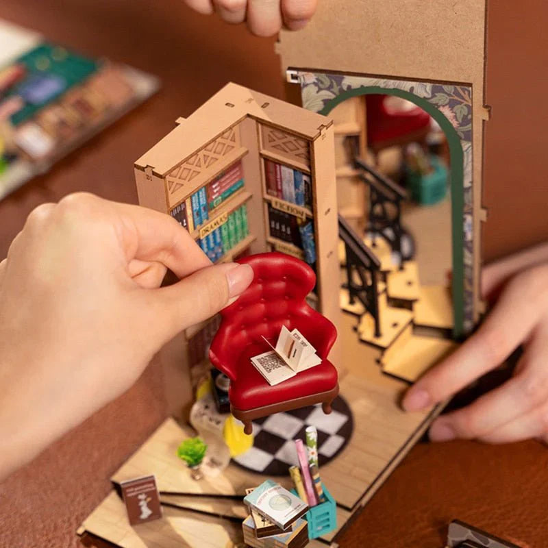 Shakespeare DIY Book Nook Kit - Book Nook Kit