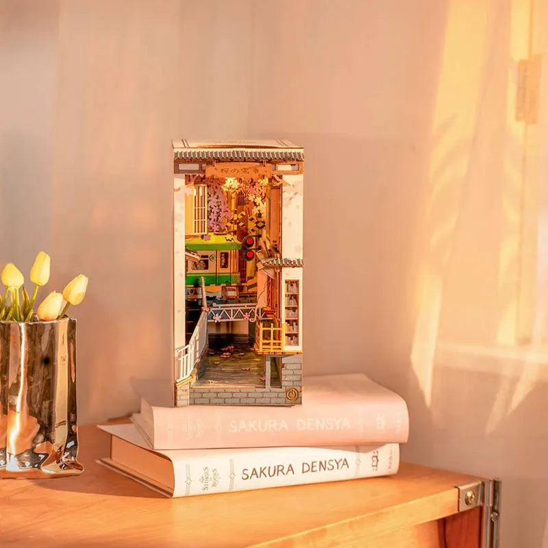Rolife Sakura Densya TGB01 DIY Book Nook Kit - Book Nook Kit